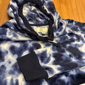 Cuddl Duds Women's Small Blue White Tie Dye Plush Pullover Hoodie Sweatshirt